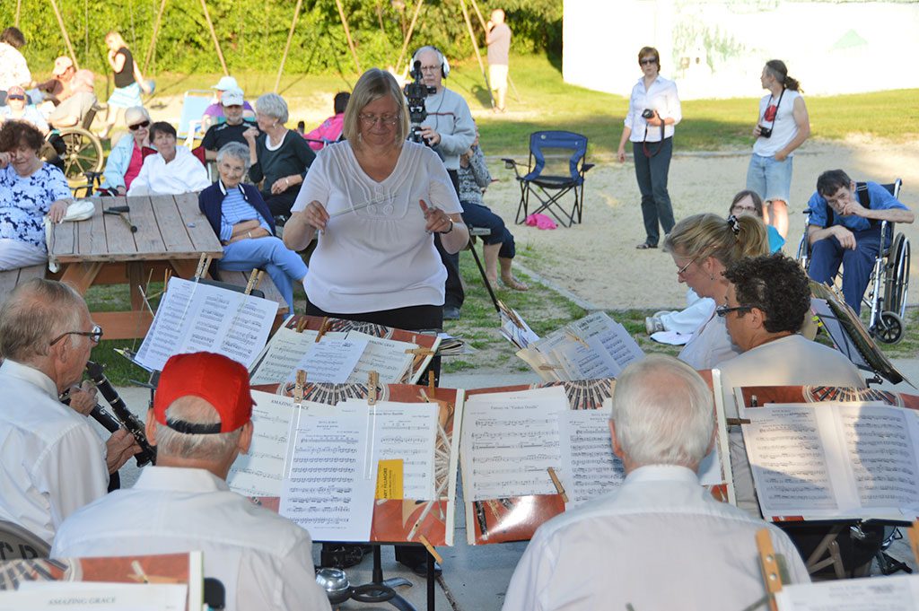 THE NORTH READING COMMUNITY BAND’S summer Pops Concert drew an appreciative crowd to Clarke Park at Martins Pond last week on a lovely summer evening. (Bob Turosz Photo)