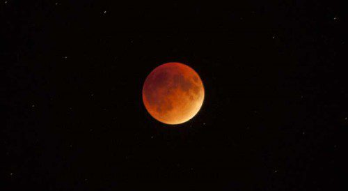 KELLY LINEHAN, who works at Hart’s Hardware, was one of thousands in the area amazed by Sunday night’s  super blood moon and took this photo for us. 