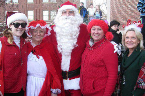 VICTORIA BIDMEAD, Mrs. Claus, Santa, Donna Schofield and Holiday Stroll co-chair Susan Wetmore on the plaza at Beebe Library on Saturday. (Mark Sardella photo)